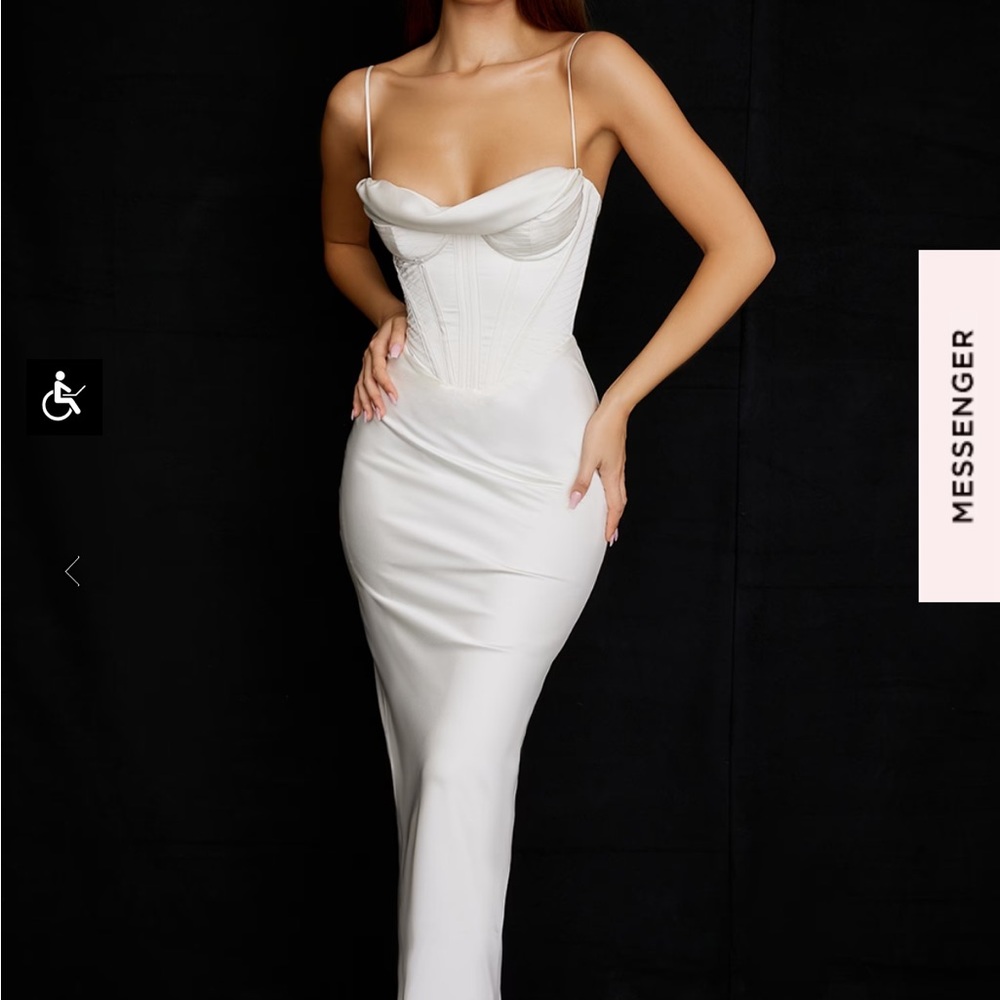 CHARMAINE House of CB 
IVORY CORSET MAXI DRESS